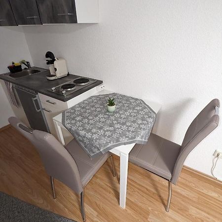 Direkt An Der S-Bahn Gelegenes Gemuetliches Souterrain Apartment Mit Privatem Zugang Troisdorf Exterior photo