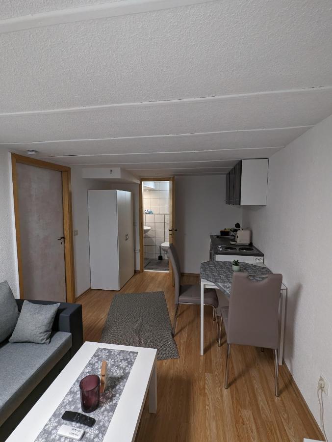 Direkt An Der S-Bahn Gelegenes Gemuetliches Souterrain Apartment Mit Privatem Zugang Troisdorf Exterior photo