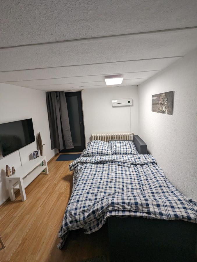Direkt An Der S-Bahn Gelegenes Gemuetliches Souterrain Apartment Mit Privatem Zugang Troisdorf Exterior photo